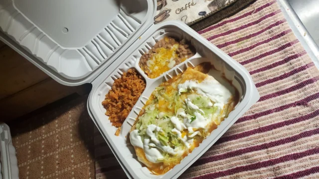 feliz cumpleanos a mi - i'm not into cake so some Los Agaves will have to do